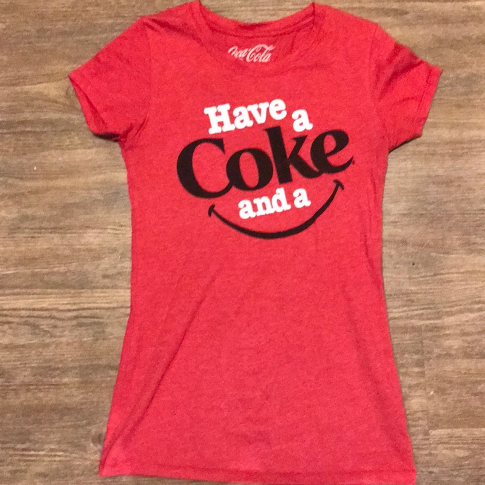 ⬇️ Price drop Coca Cola t-shirt small red